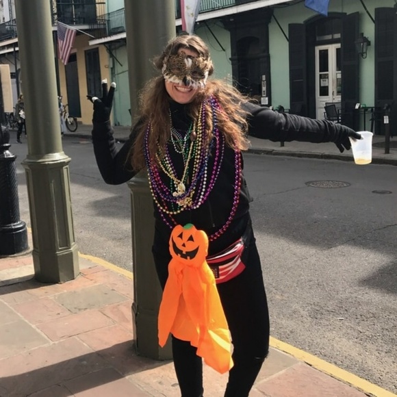 Meet your Posher, Angela - Picture 2 of 2